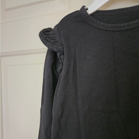 3/$15 Black Ruffle Sleeve Kids Top Size 2 - Picture 2 of 3